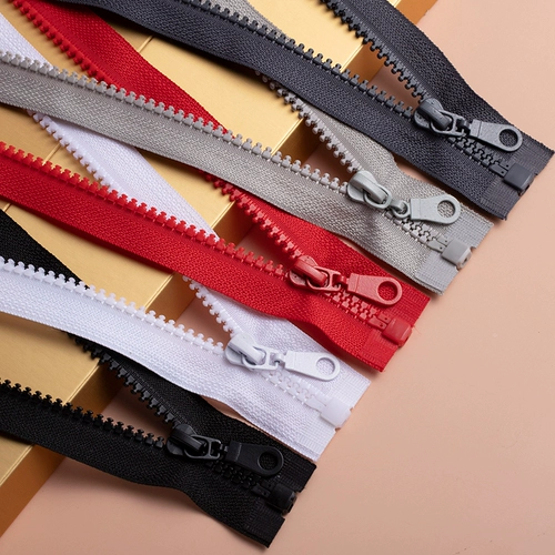 Пуховик, детская куртка с молнией, цепь, аксессуары