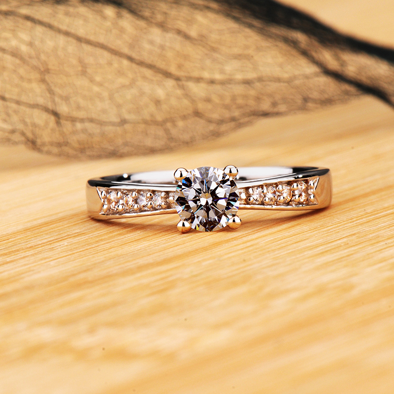 Imported Mosanstone Diamond Ring Diamond Ring Jewellery One Carat Wedding Ring PT950 With Certificate Over Pen