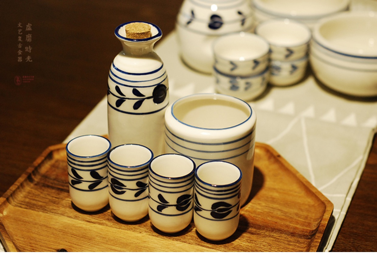 Phong cách Nhật Bản và phong cách men sake nồi đặt retro hộ gia đình rượu vang vàng rượu vang trắng rượu vang hộp quà tặng bao bì với rượu vang ấm kệ rượu vang để bàn