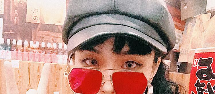 Châu Âu và Hoa Kỳ Kính râm phong cách Harajuku phụ nữ phiên bản Hàn Quốc của khuôn mặt nâu retro nhỏ kính râm hip hop lưới đỏ đường kính kính cận đổi màu