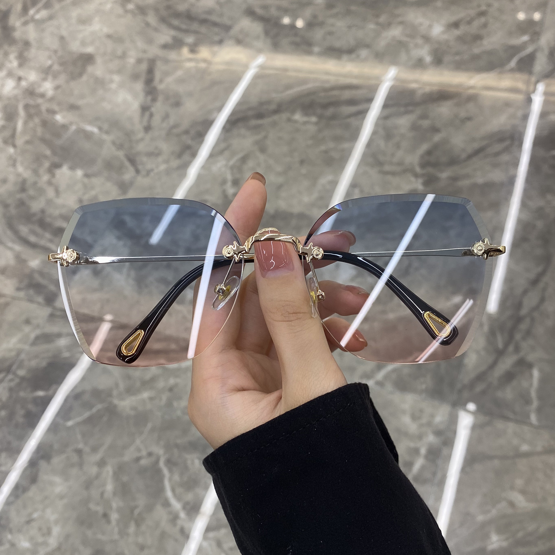 2020 new products No frame Temperament Square Sunglasses Female Korean version online Red Round Face Sunglasses Female Progressive sheet Eyes Woman