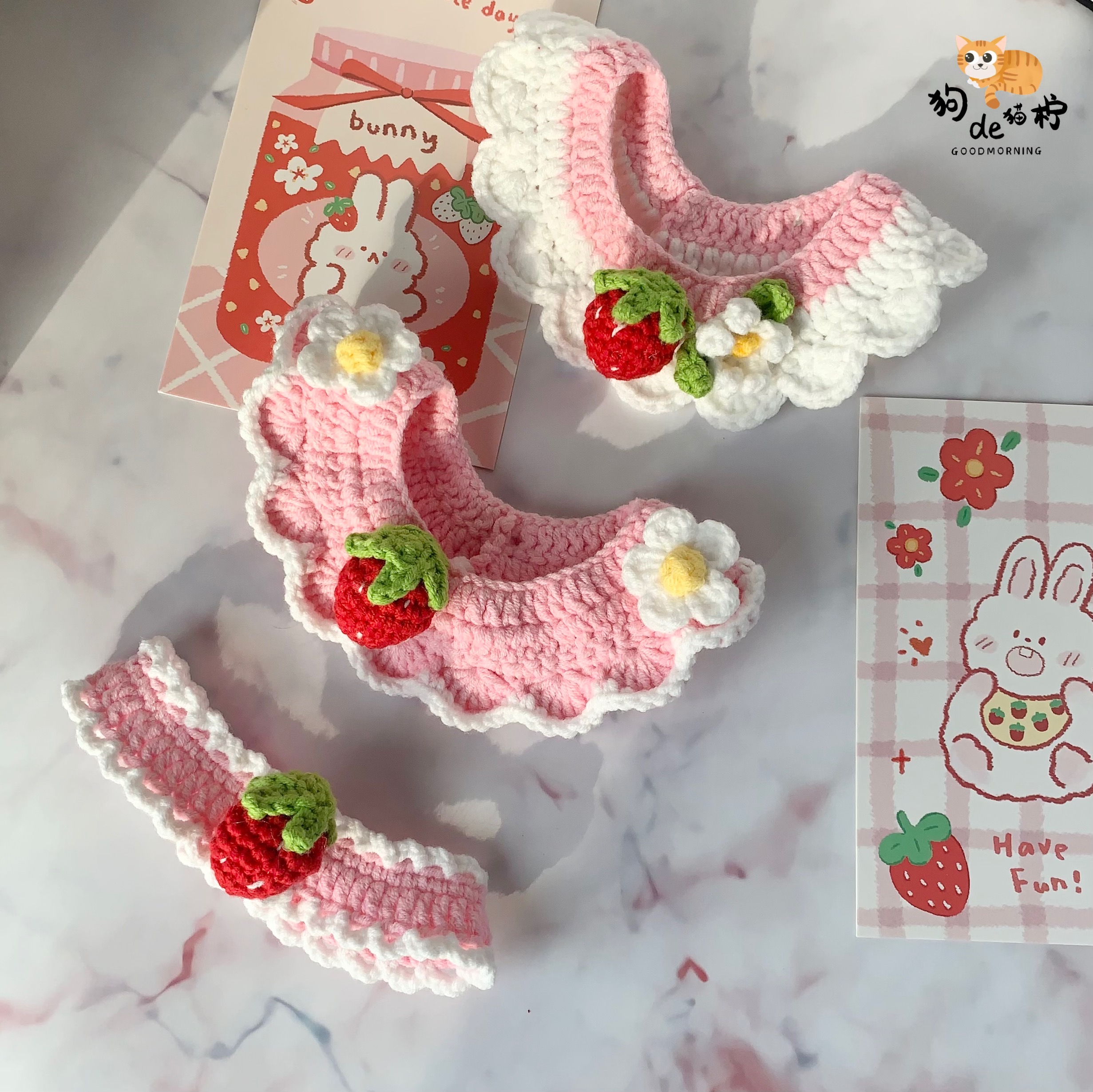 Strawberry pet collar cat cat collar dog bib handmade crochet wool rabbit scarf neck jewelry diy