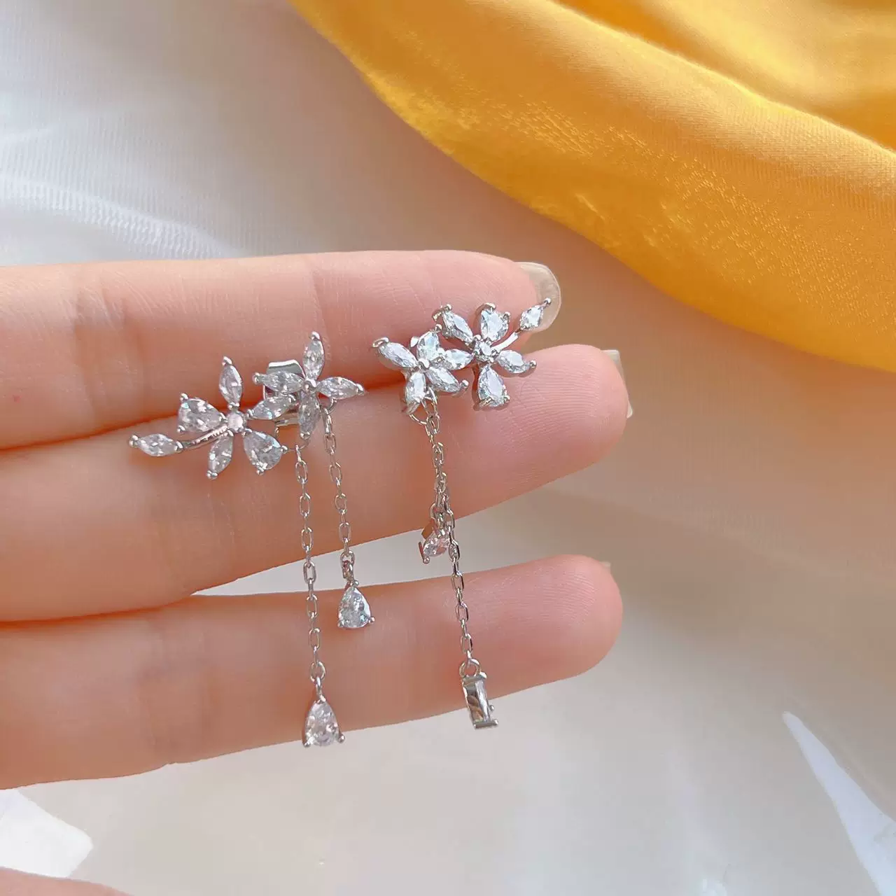 Ear clips, earrings with tassels, no pierced ears