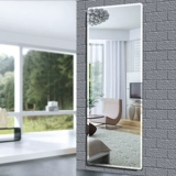 Стеной зеркальной пасты с зеркалом