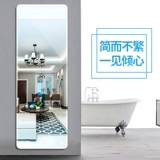 Стеной зеркальной пасты с зеркалом