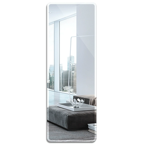 Стеной зеркальной пасты с зеркалом