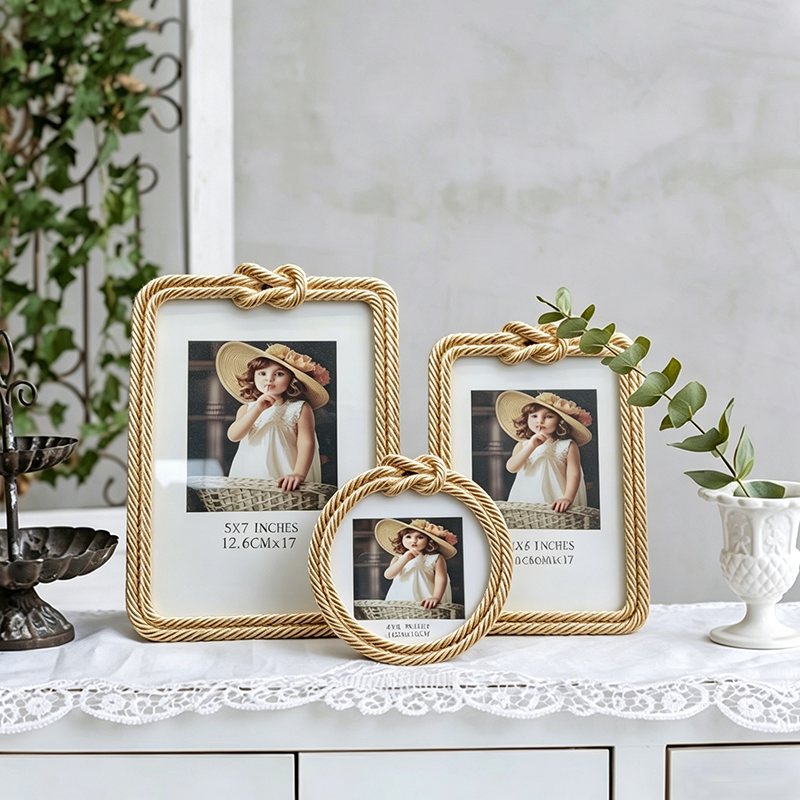 French-Style Vintage Photo Frame Display Stand 6inch Metal Photo Frames for Couples, Printed Photos, Empty Frame Desktop Picture Frame Decorative Ornament