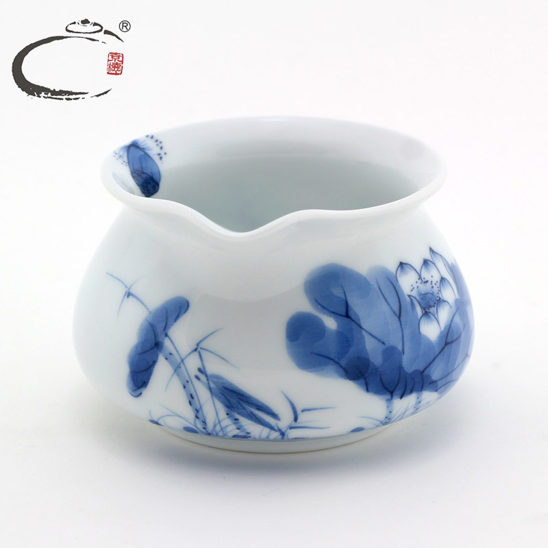 And auspicious color in blue And white lotus And a cup of jingdezhen hand - made ceramic fair keller of tea tea ware And cup And cup sea points