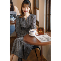 Njiahui is a beautiful actress ~ trumpeter ~ horn sleeves Fancy Dress Woman Autumn Fashion High End Waist V Collar Long Sleeve Dress