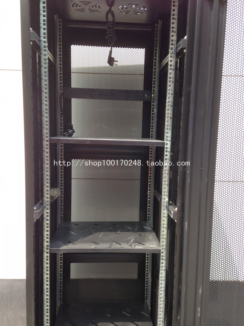 Network cabinet 2 meters network equipment cabinet 42U luxury black cabinet Beijing and its surrounding logistics can be shipped