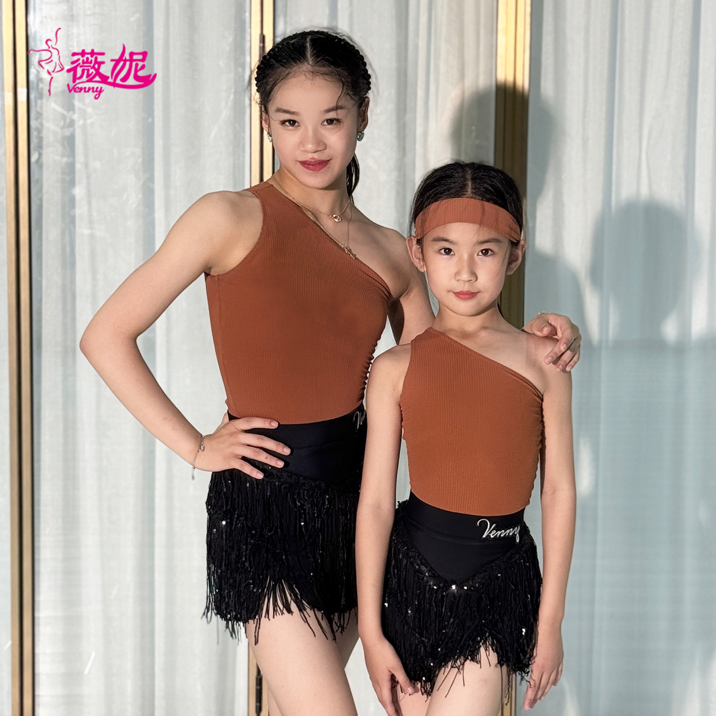 闪耀夜空的钢管舞服：韩国超弹力亮片裙裤