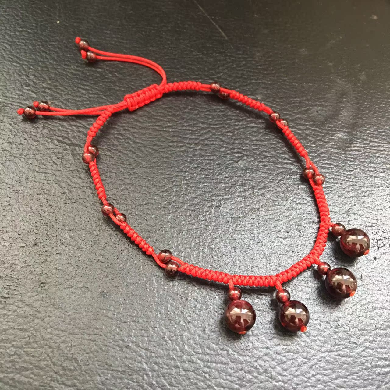 Bản gốc tinh thể tự nhiên garnet đỏ mã não đỏ dây thừng vòng chân nữ thời trang làm bằng tay phiên bản Hàn Quốc của năm vòng chân nam