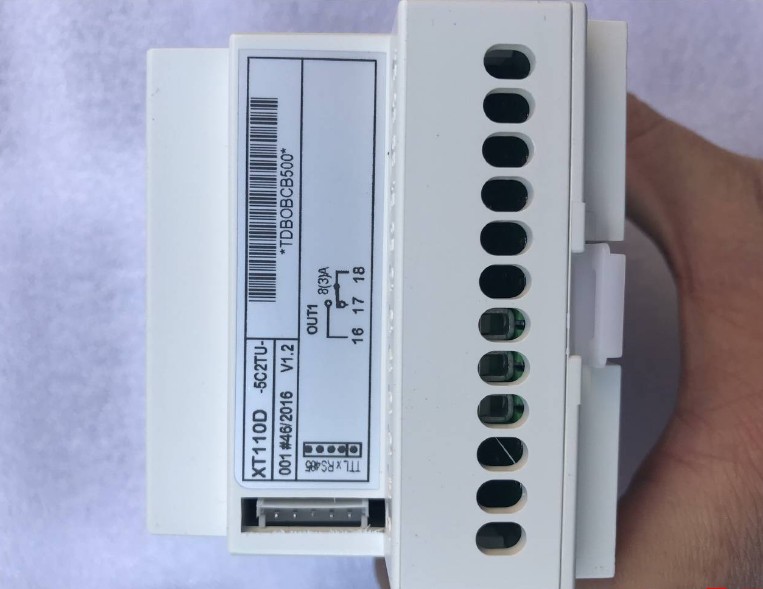 The small pixie of Italy XEV12D-5N1C0 XEV22D-5N1C0