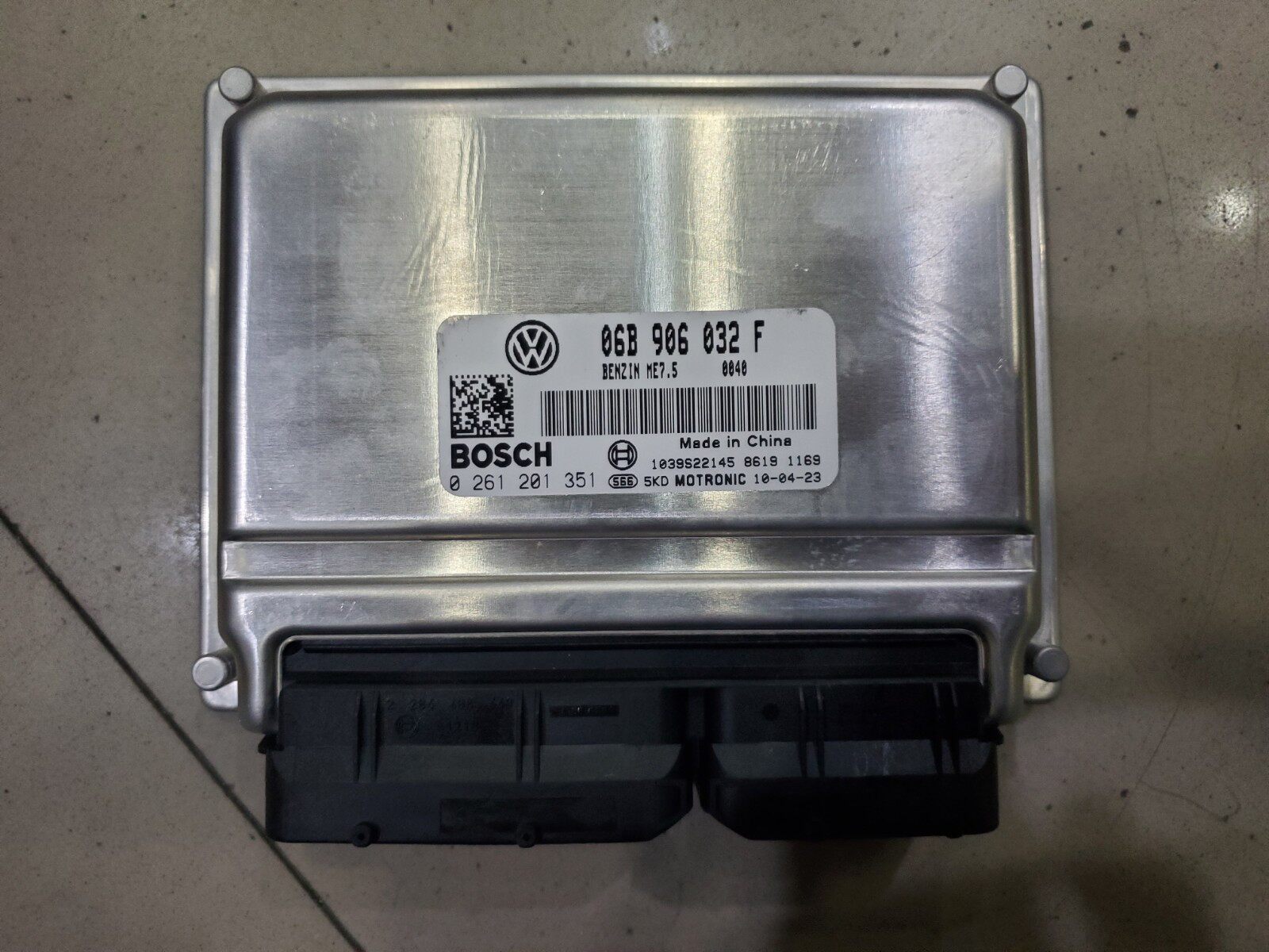 Original Passat Lingyu 2 0 engine computer board 06B 906 032F 06B906032F