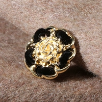 Черный (посылающая линию иглы)