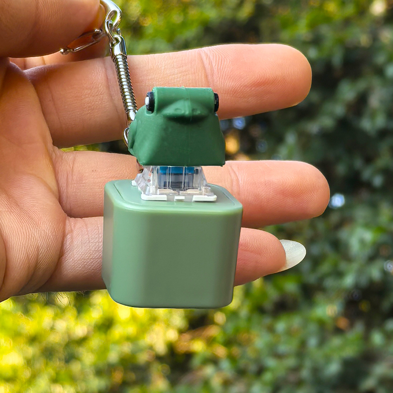 Creative Sound-Making and Light-Emitting Frog, Duck, Pig, Cat Keychain Stress Relief Gadget, Decompression and Stress-Relief Accessory