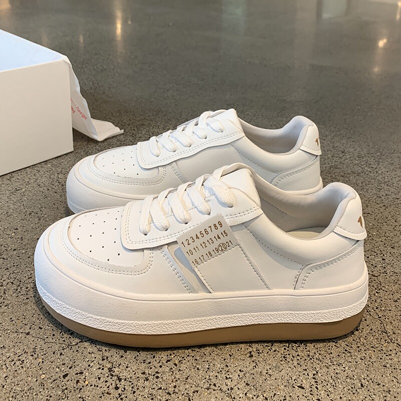 South Korea's thick spring and autumn small white shoes girl 2022 new female shoes and harbor wind superfire street authentic leather board shoes