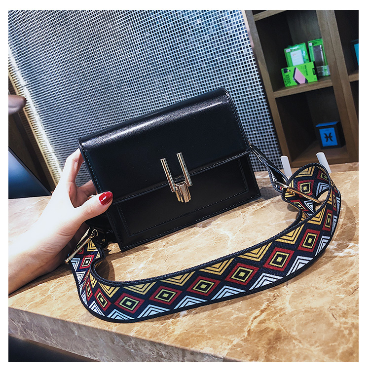 Túi xách nữ 2019 phiên bản mới Hàn Quốc của túi Messenger hoang dã thời trang nữ chic đơn giản retro rộng vai dây đeo túi vuông nhỏ - Túi xách nữ túi xách nữ đẹp