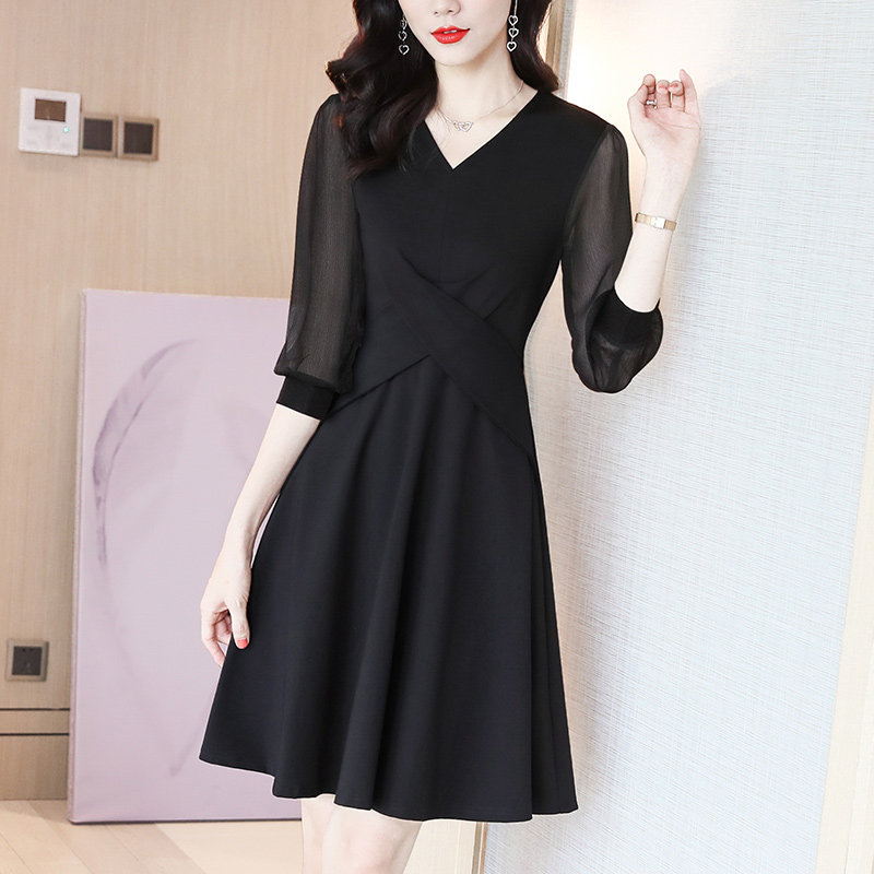 Foreign Fashion Women's Spring Autumn Season 2022 New Cashies Slim Temperament High-end Black Heben Wind Small Black Dresses Early Spring
