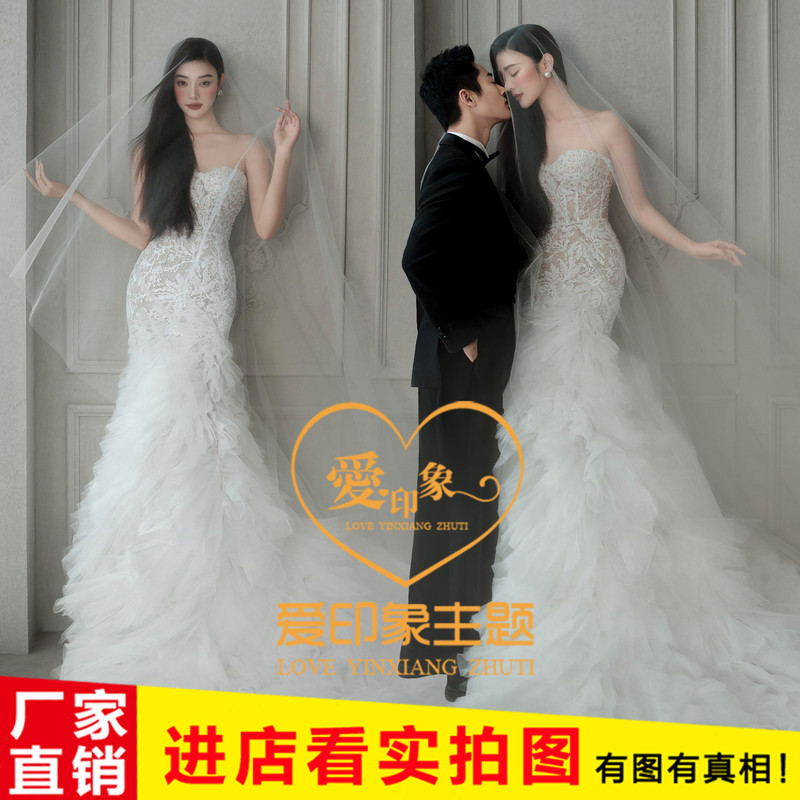 Photo Studio French Oil Painting Style Fishtail Lace Dress Light Vintage Photography Wedding Dress Studio Photo Minimalist Main Veil