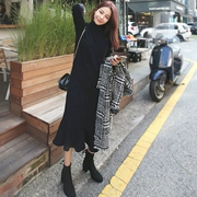 2018 thu đông mới Hàn Quốc khí chất cổ cao đuôi cá xù đáy đan jumpsuit dài váy len đen