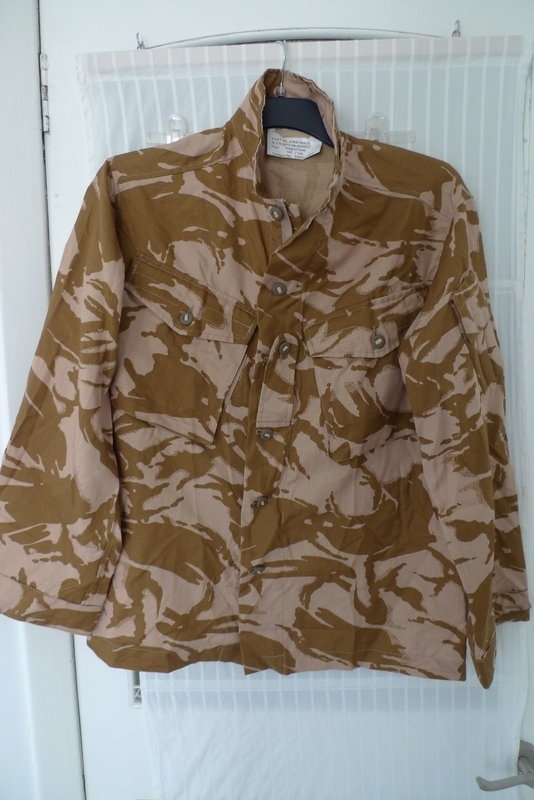 The new British Army version of the British Army original Desert camouflage land and aviation flame retardant combat suit top FR