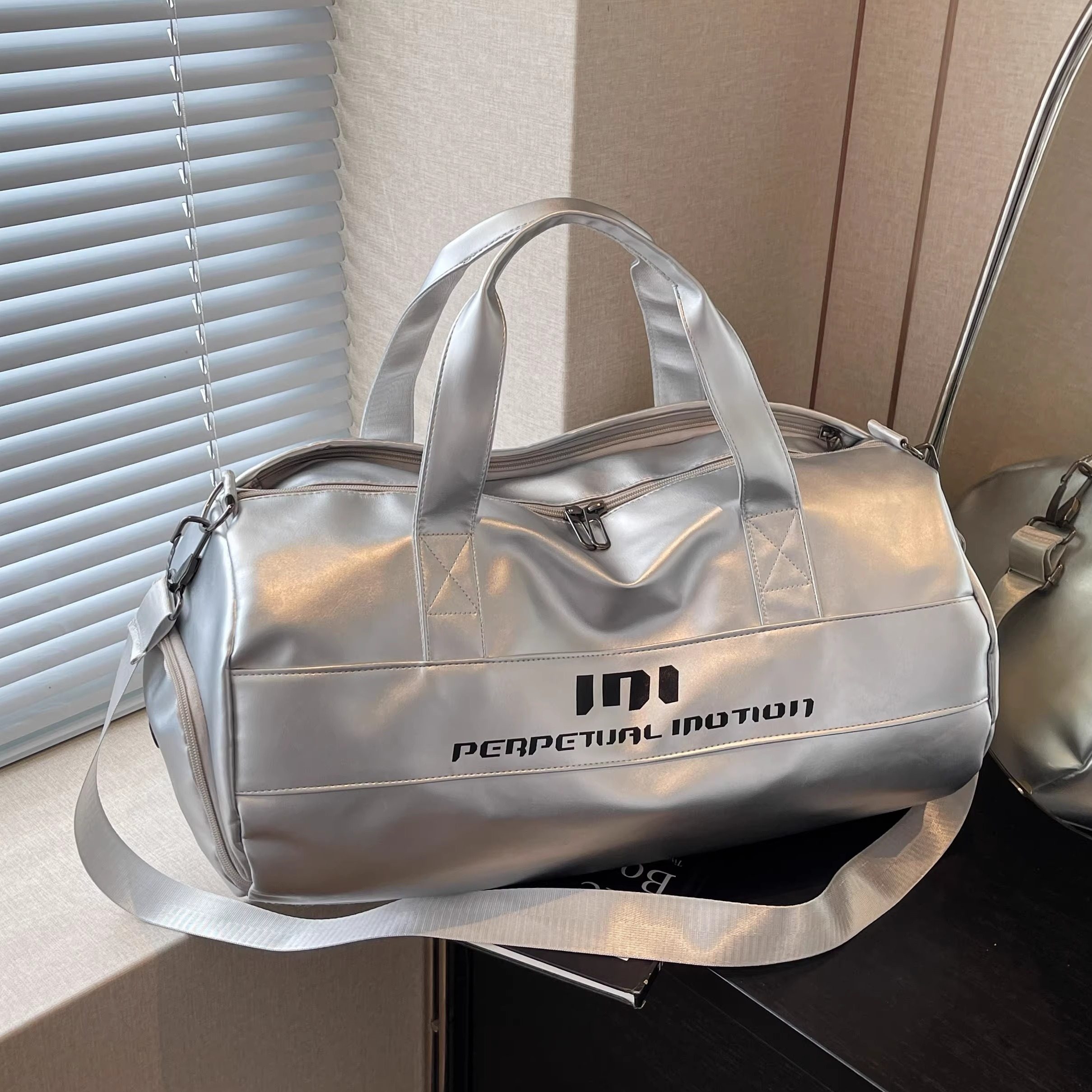 Travel bag lightweight, large capacity storage short-distance luggage bag