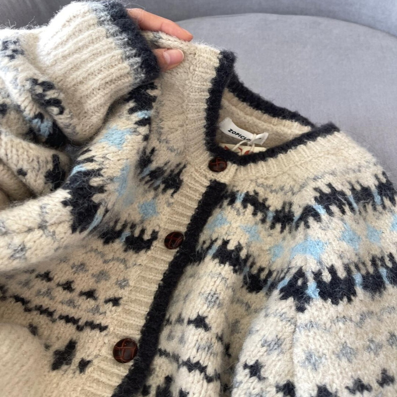 High-End Vintage Jacquard Round-Neck Knit Cardigan for Women, Autumn and Winter Thickened Single-Breasted Loose Fair Isle Sweater Coat