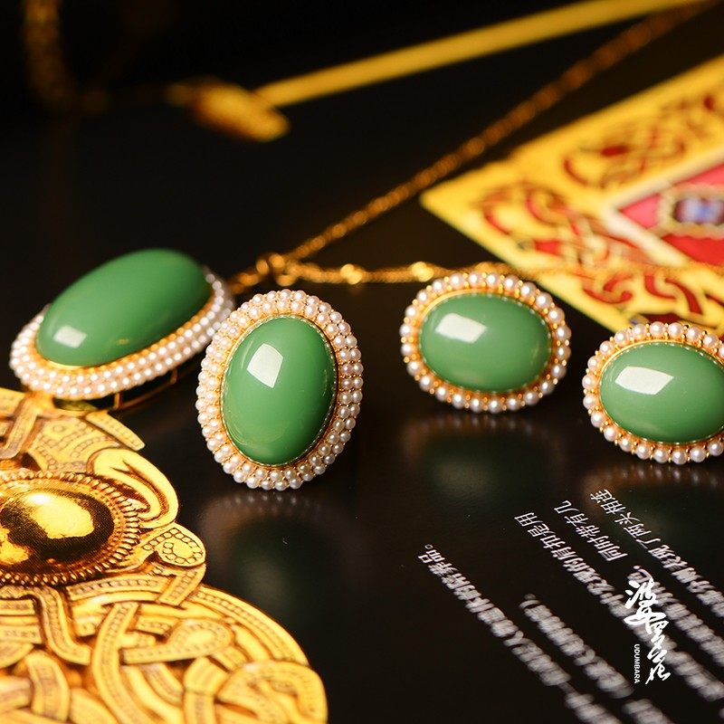 Original design of Princess Sisi Gold Mouth Pearl, Opium and Tian Yu Ring ear