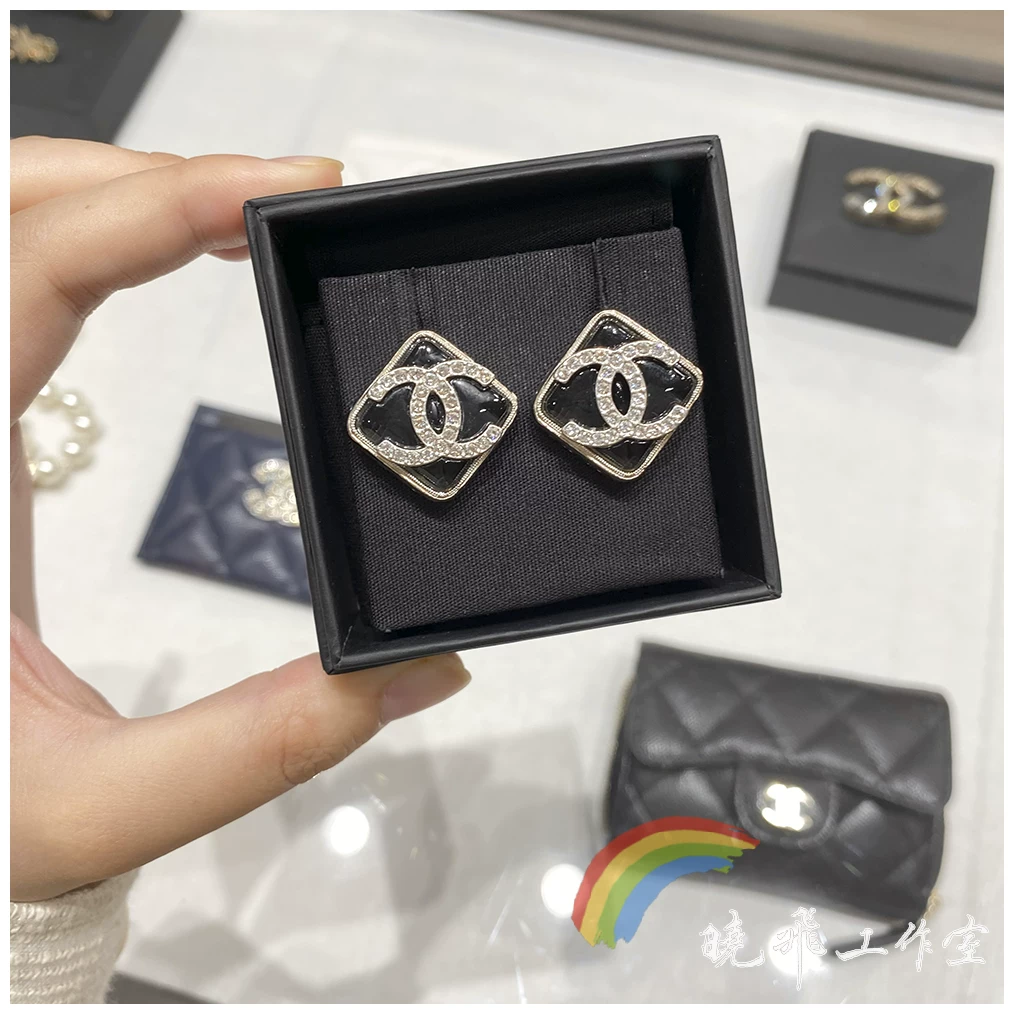 Подлинные серьги Chanel 22S новые черные бриллиантовые каменные серьги с двойной буквой C