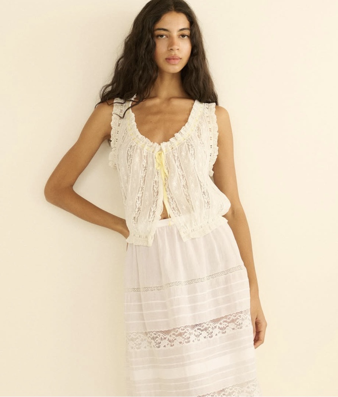 Please Distinguish between the Original Version, the Dynamic and Exquisite Heavy-Duty Doen Semi-Sheer Lace Trim Tank Top, the Hollow-Out See-Through Blouse, and the Top