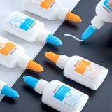 Учащиеся начальной школы Deli White Glue используют уроки ручной работы, чтобы сделать промывание воды.