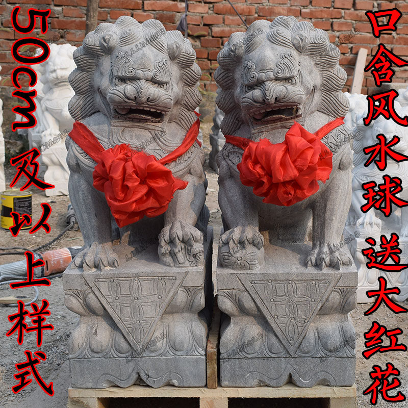 Small stone lions a pair of Han Baiyu marble Qingshi look at the door Town Homestead Cemetery Pausoleum Vase Incense Stove set as a stone sculpture