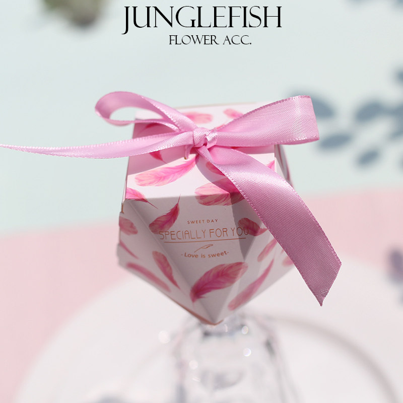 JF European girl pink small feather pink ribbon knot wedding diamond candy box carton creative wedding supplies