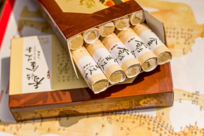 Xiangyi moxa strips seven years old gold moxa strips seven years gold moxa strips 40:1 gold moxa strips moxibustion strips 5161718