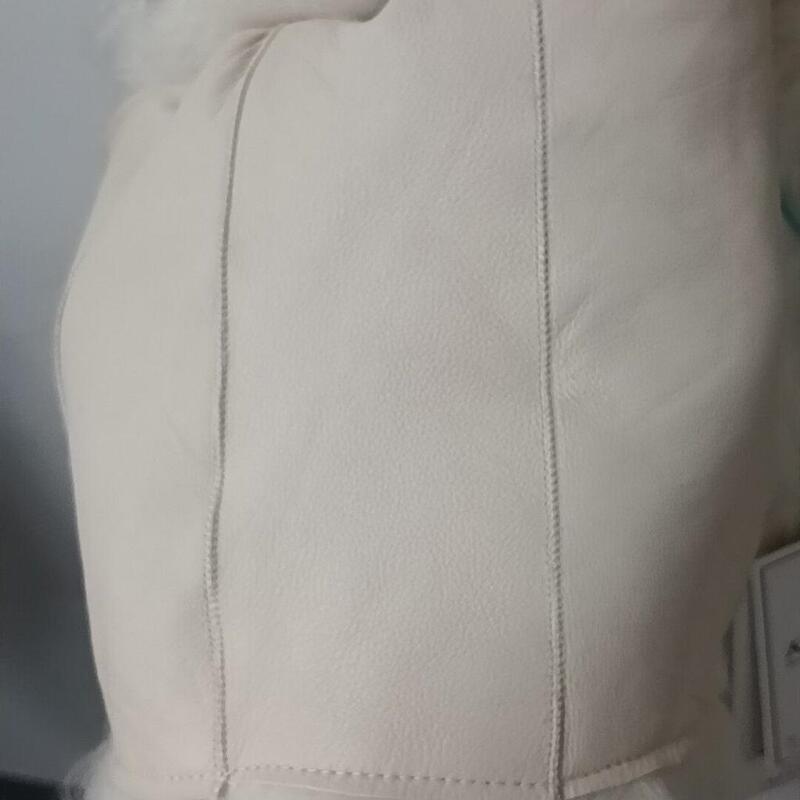 Negotiable Price, Direct Sales from Haining, Zhejiang. Tuscan Fur and Leather Integrated, Available in Three Colors: Off-White, Black, Coffee