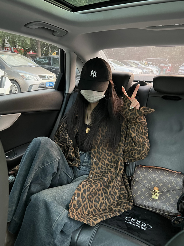 Yin Sansan American Retro Leopard Print Shirt 2024 Autumn New High Street Loose Silhouette Design Oversized Jacket