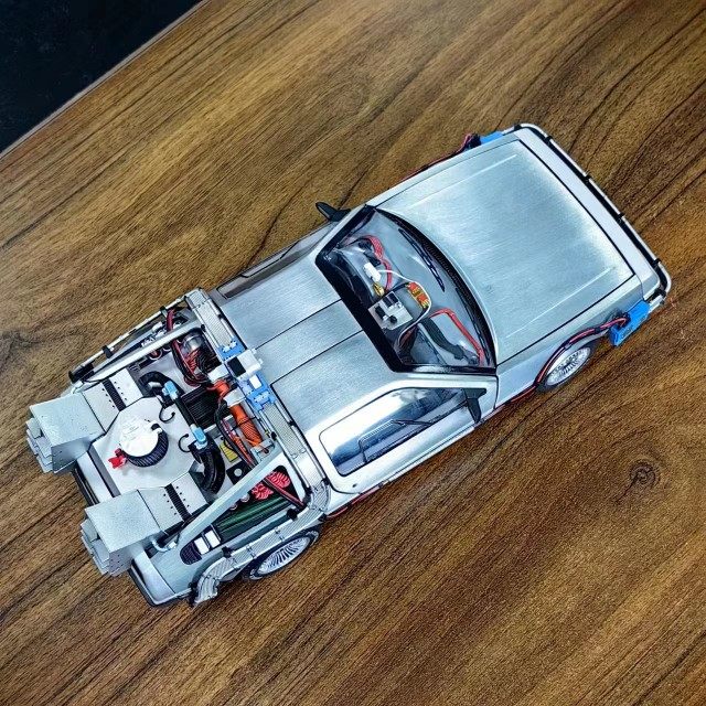 Hot Wheel 1/18 DeLorean DMC-12 Diecast Model Car Back to the