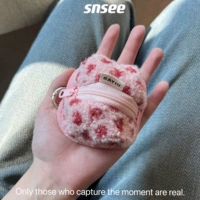 Клубника, чай с молоком, наушники, сумка для техники