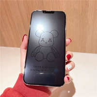 Сидящий жестокий медведь