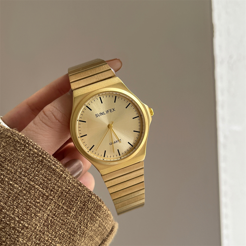 Niche Brand High-End Fashion Chain Watch for Men and Women, Classic Large Dial Design, Small Gold Watch, Quartz Watch Niche Brand High-End Fashion Chain Watch for Men and Women, Classic Large Dial Design, Small Gold Watch, Quartz Watch