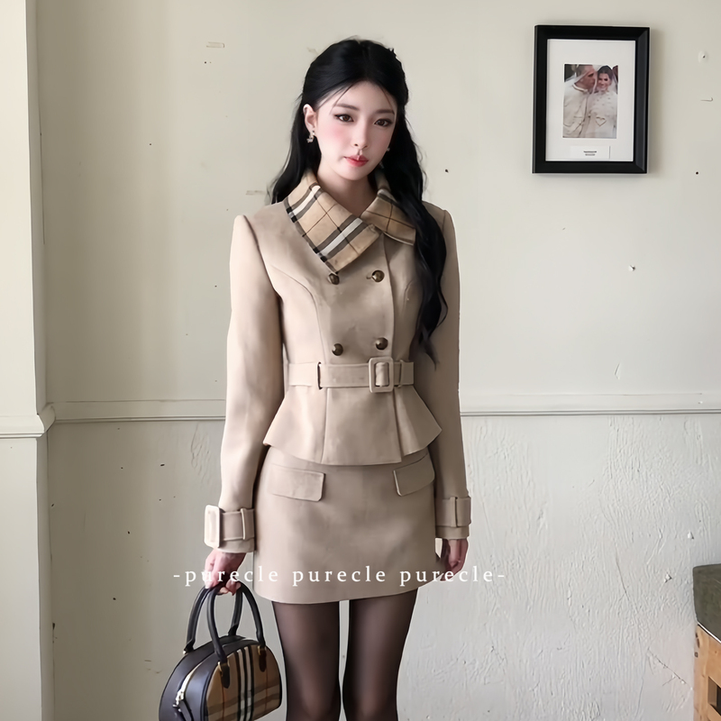 Dianren Gaozhi Wears a Complete Set of Women's British-Style Retro Stand-Up Collar Short Trench Coat with a Waist-Cinching Plaid Short Skirt Two-Piece Set