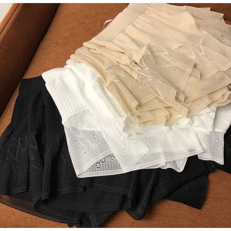 The comfortable elastic foot that can't be described in the language words is not tight on the lace side underpants.