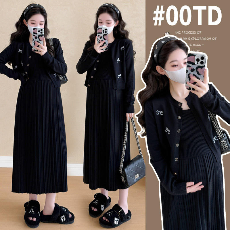 Pregnant Women's Hepburn-Style Black Knitted Vest Dress for Women in Autumn and Winter, Age-Reducing Bow Cardigan, Pleated Skirt Two-Piece Set