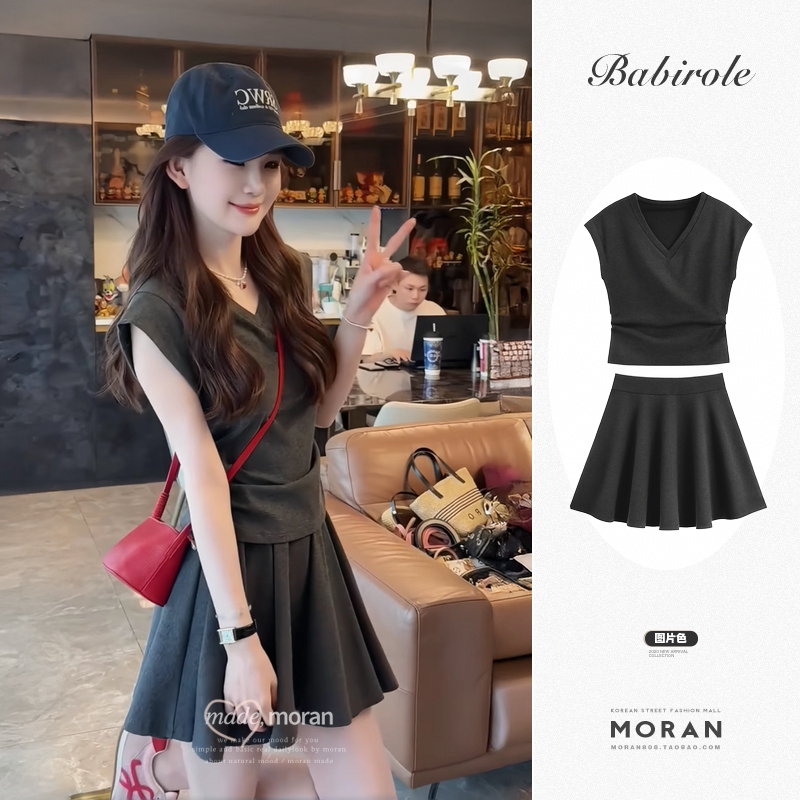 Korean Casual Sports Style Gray Sleeveless Vest T-Shirt Top and Skirt Two-Piece Set for Women, Summer Petite Outfit Korean Casual Sports Style Gray Sleeveless Vest T-Shirt Top and Skirt Two-Piece Set for Women, Summer Petite Outfit