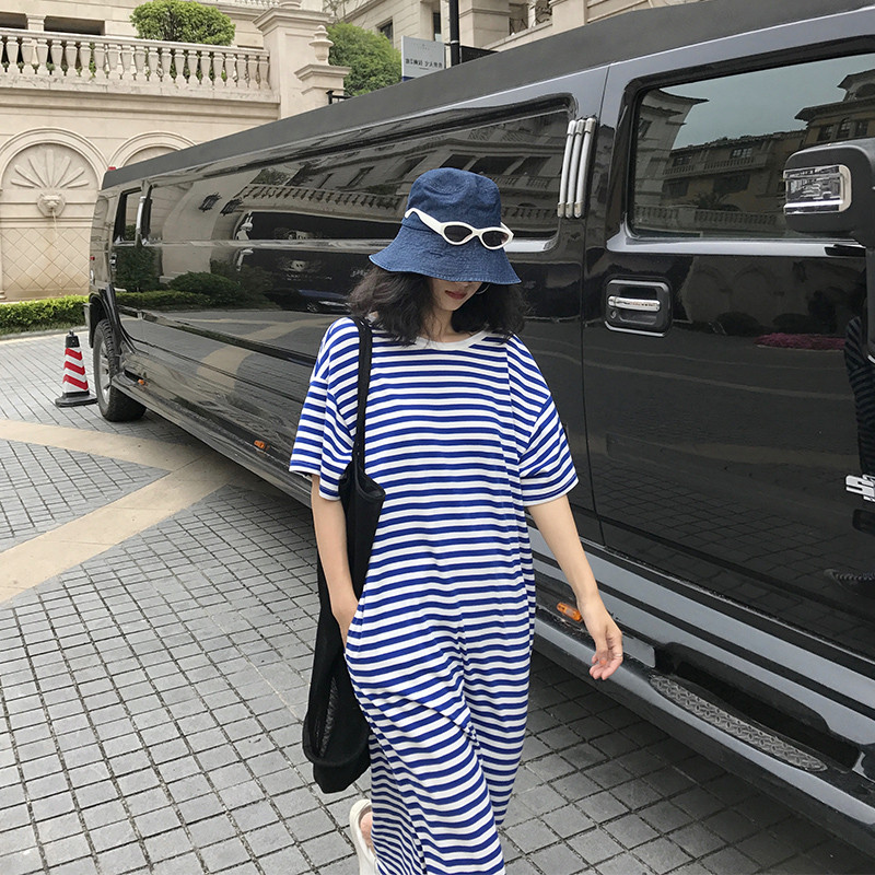 Lazy t-shirt skirt 200 catties loose fat sister large size blue striped knitted skirt long knee V-neck dress