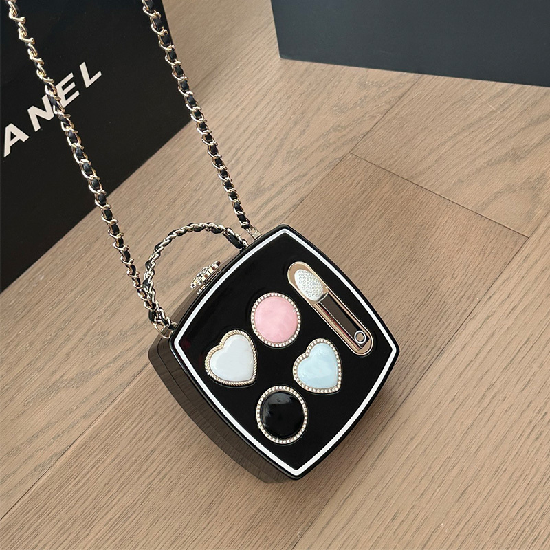 Xiaoxiang 25B Powder Compact Case 2026 New Acrylic Heart-Shaped Box Bag Women's Chain Makeup Bag Mini Crossbody Bag