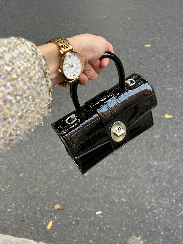 Sweet and Cool Girl Crocodile Pattern Patent Leather Bag High-End Texture Handbag Small Square Bag 2025 New Motorcycle Crossbody Bag for Women