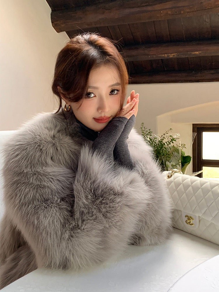 2025 Winter New Eco-Friendly Faux Fur Coat for Women, Short Style, Fox Fur and Mink Fur, Age-Reducing, Petite, Trendy Fur Coat