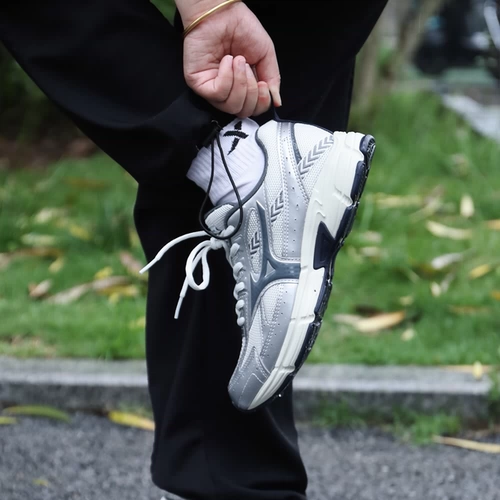 Mizuno, серебряная спортивная обувь